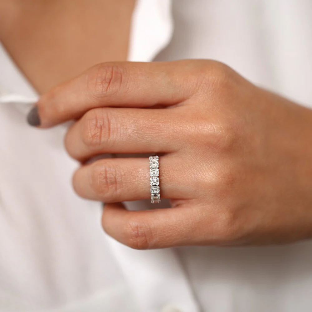 14K Emerald Illusion Diamond Wedding Band - Image 3