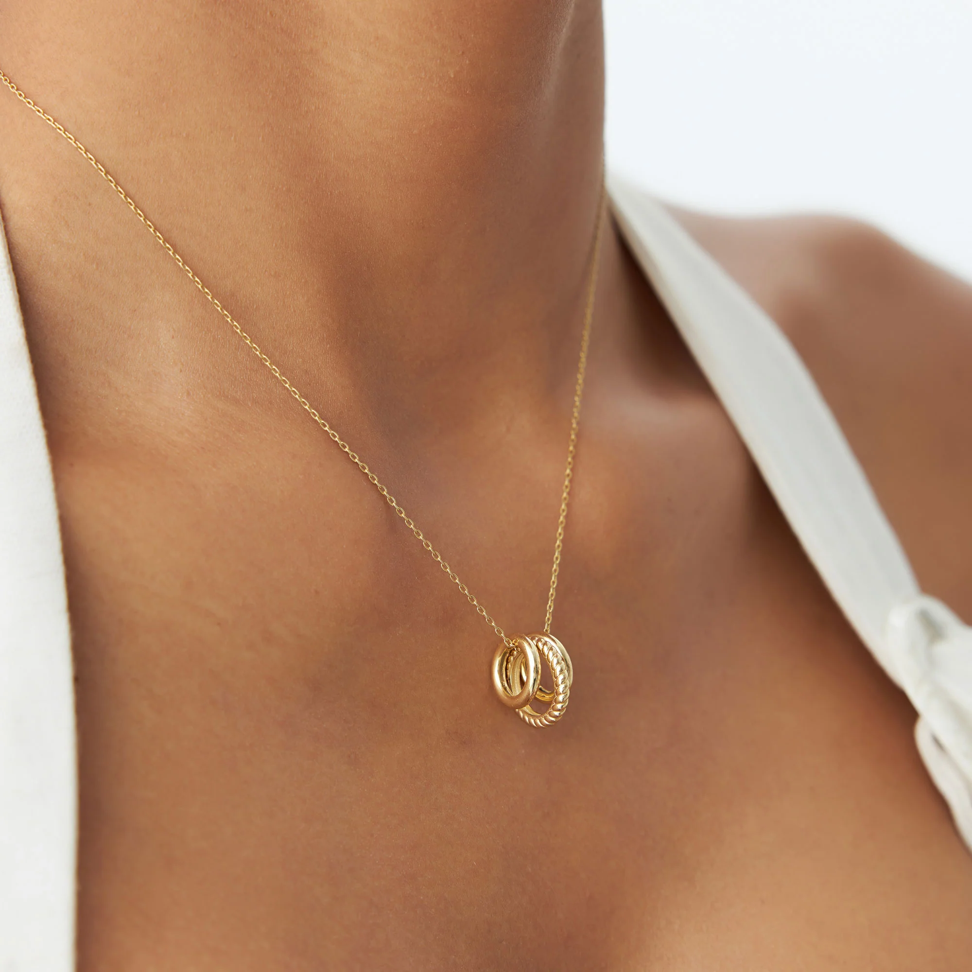 14k Three Ring Eternity Circle Necklace - Image 3